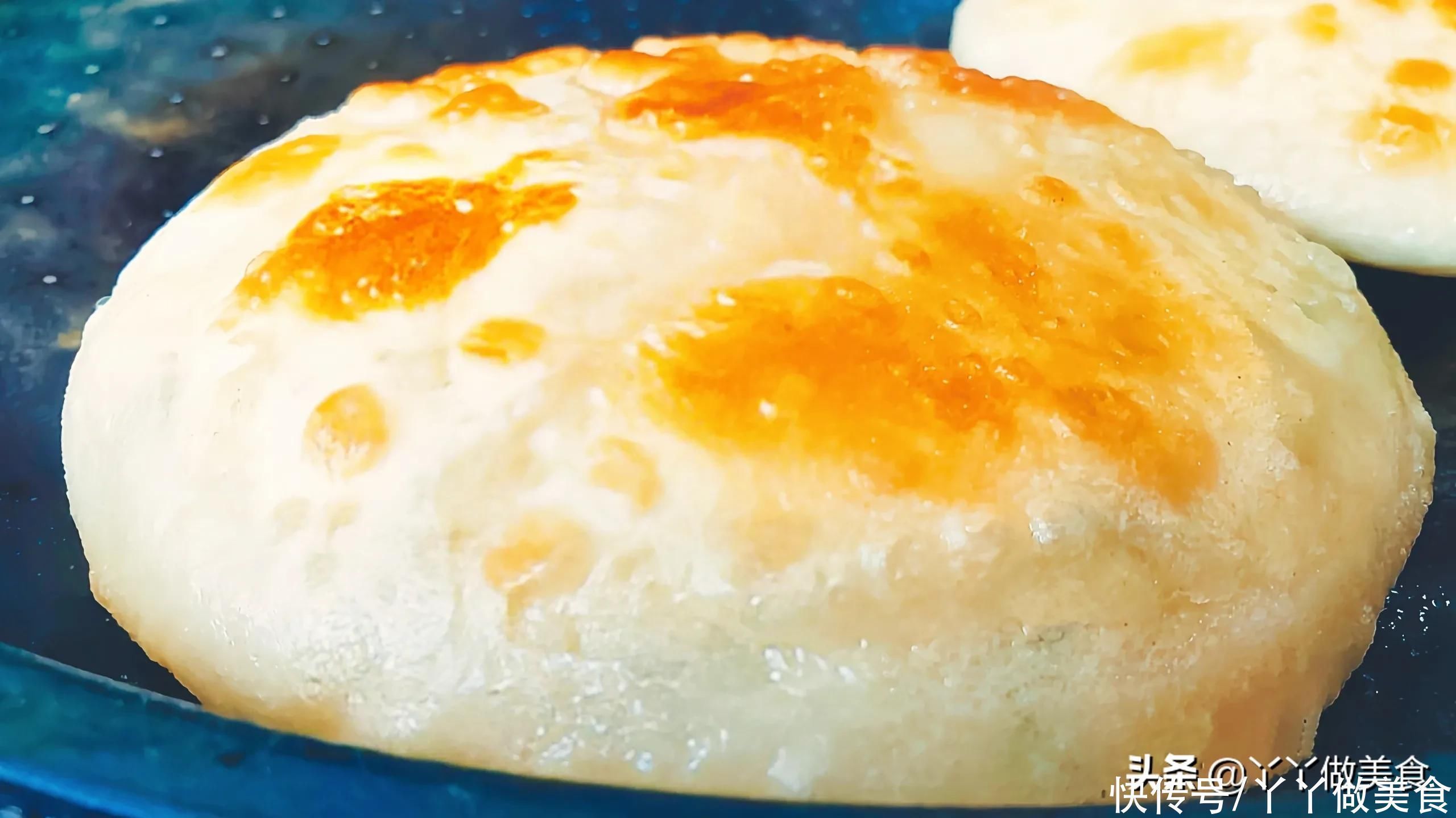 面粉|孩子最喜欢的烫面糖饼,5分钟教你在家做,步骤详细,看了你也馋