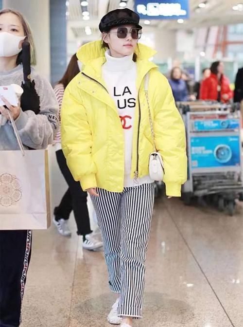 讲真的，穿羽绒服时，最好别配这2种裤子，多穿这3种，显瘦洋气