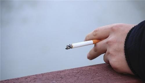 吸烟之前,牢记“三字诀”,肺会舒服点,爱抽烟的人尽量照着做