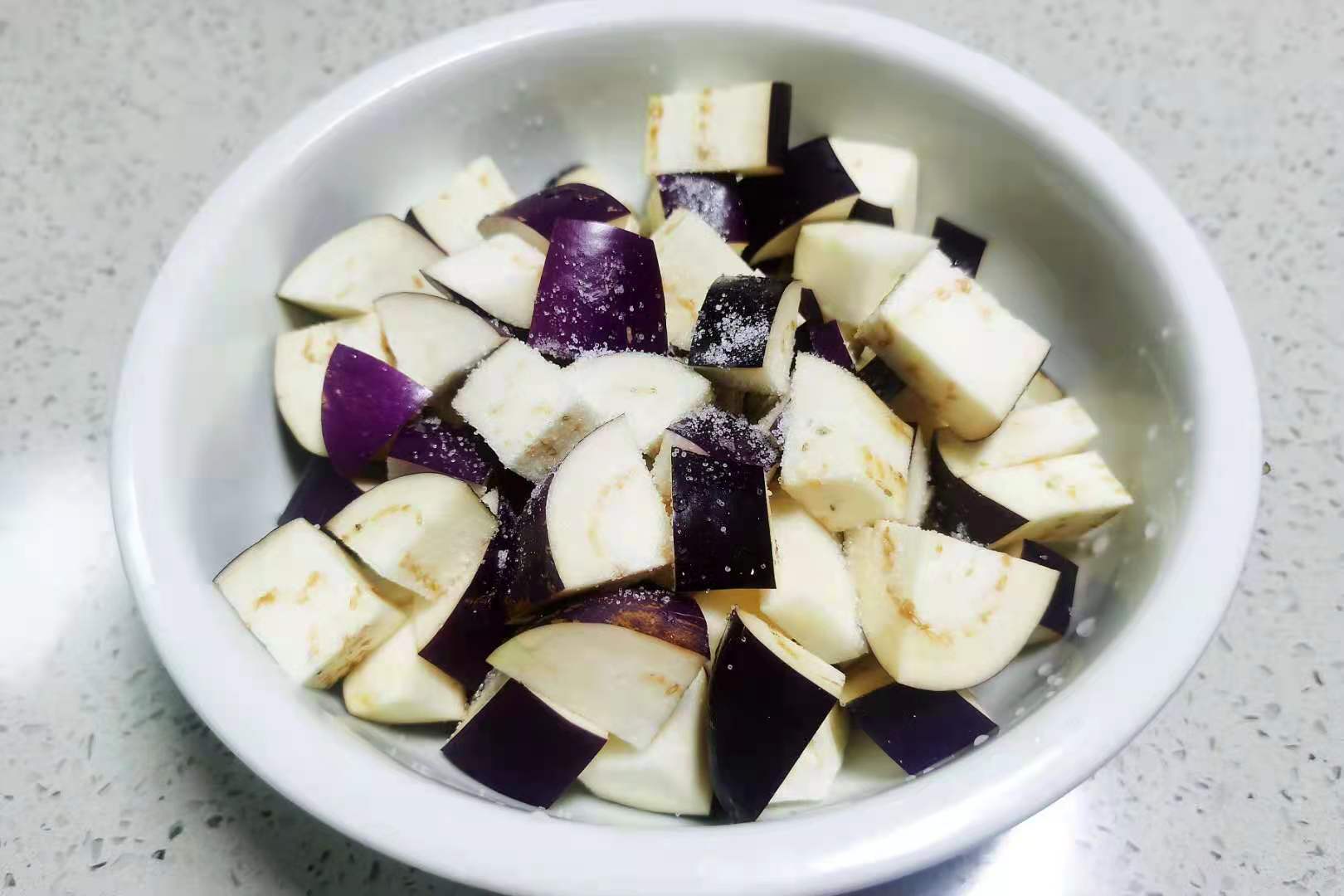 夏季,茄子炒外婆菜,我家一周做2一次,咸香入味,开胃下饭