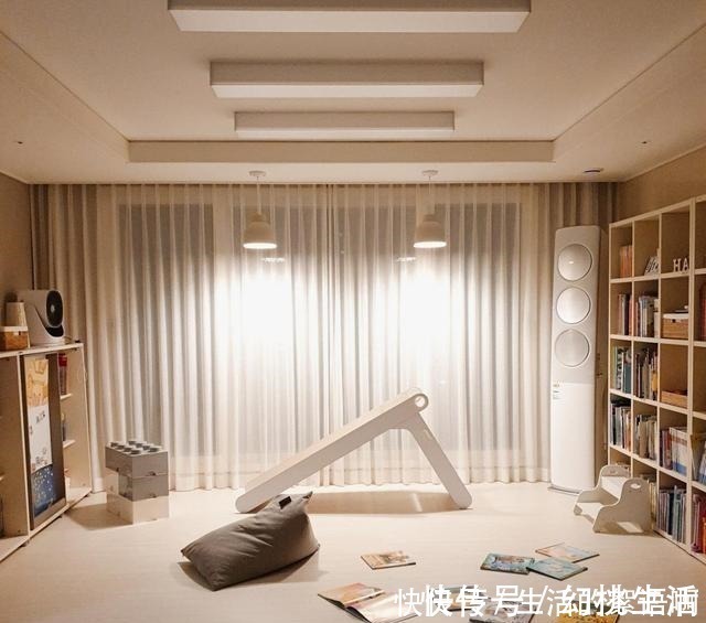 阳台上|她一家3口,住110㎡客厅坚持不买沙发,2个衣帽间!太舒服了!