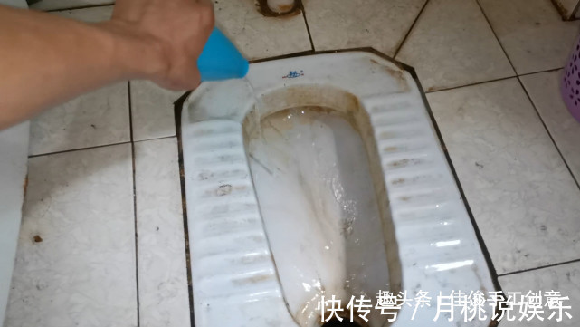 洗衣液|白醋和洗衣液混合真厉害，解决了家家户户的烦恼，早知道早受益！