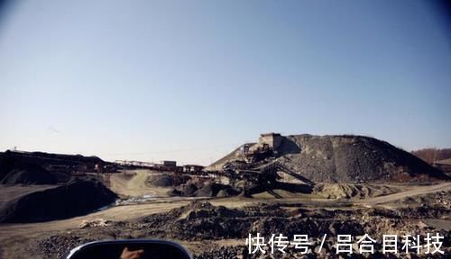 绿宝石|我国最大的绿宝石矿,原石遍地都是,随便你搬你都搬不完