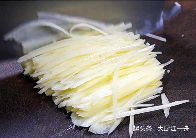 为啥饭店里的酸辣土豆丝那么好吃原来做法有诀窍,难怪那么好吃