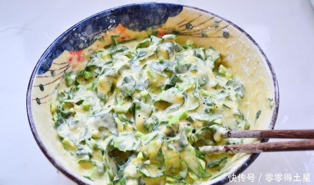 懒人|天冷了,教你做懒人早餐饼,只需1把菠菜,3颗鸡蛋煎一煎即可完成