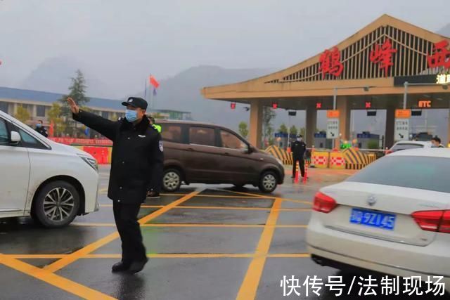 风雪|风雪返程路，鹤峰公安冒雪战斗护平安