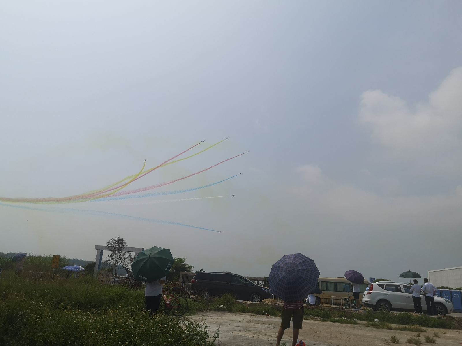 主航道！海报新闻现场直击珠海航展：“终于拍到了，没有遗憾了！”