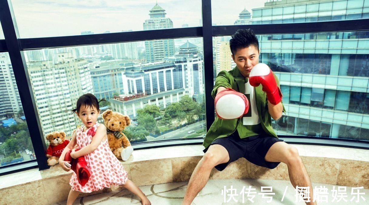 爸爸|高颜值长腿爸爸,遛娃照一夜走红,网友:妈妈好福气