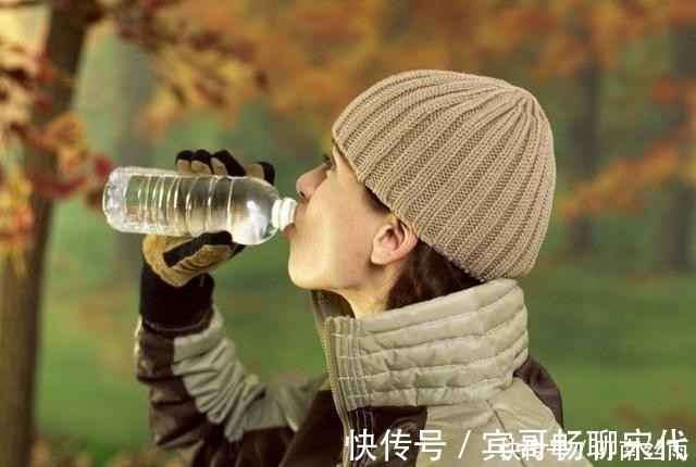 身体|白开水是廉价“长寿药”,但2个时间最好少喝,医生也是一样