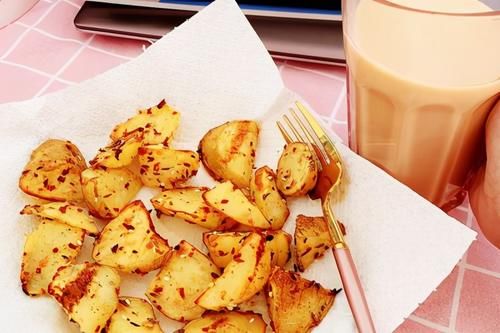 搅拌均匀|不用一滴油做薯角，外酥里嫩，香味四溢，4个土豆做完吃不了