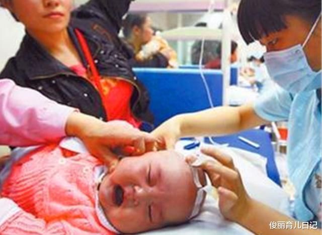 孩子|男童半夜耳朵疼,妈妈拿灯一照马上去医院,回家立刻丢东西