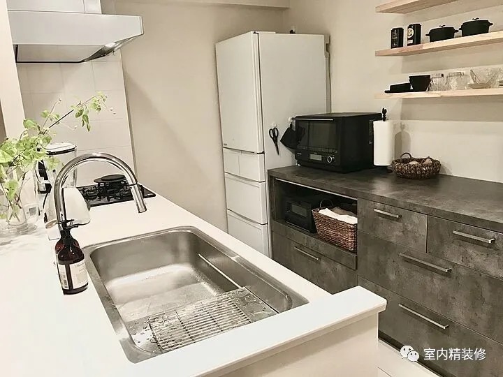 壁柜|为何越来越多厨房不装吊柜了?头次见这种设计,真想回家拆了重装