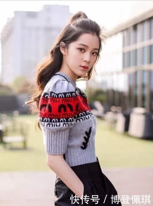 马尾|女生不要总是披发,今年流行这3款“半扎发”,时髦显脸小有气质