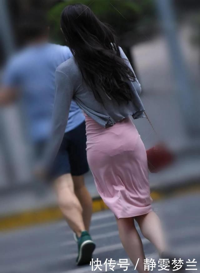 一条“普通的”粉色吊带裙,却“遮不住”你的美丽