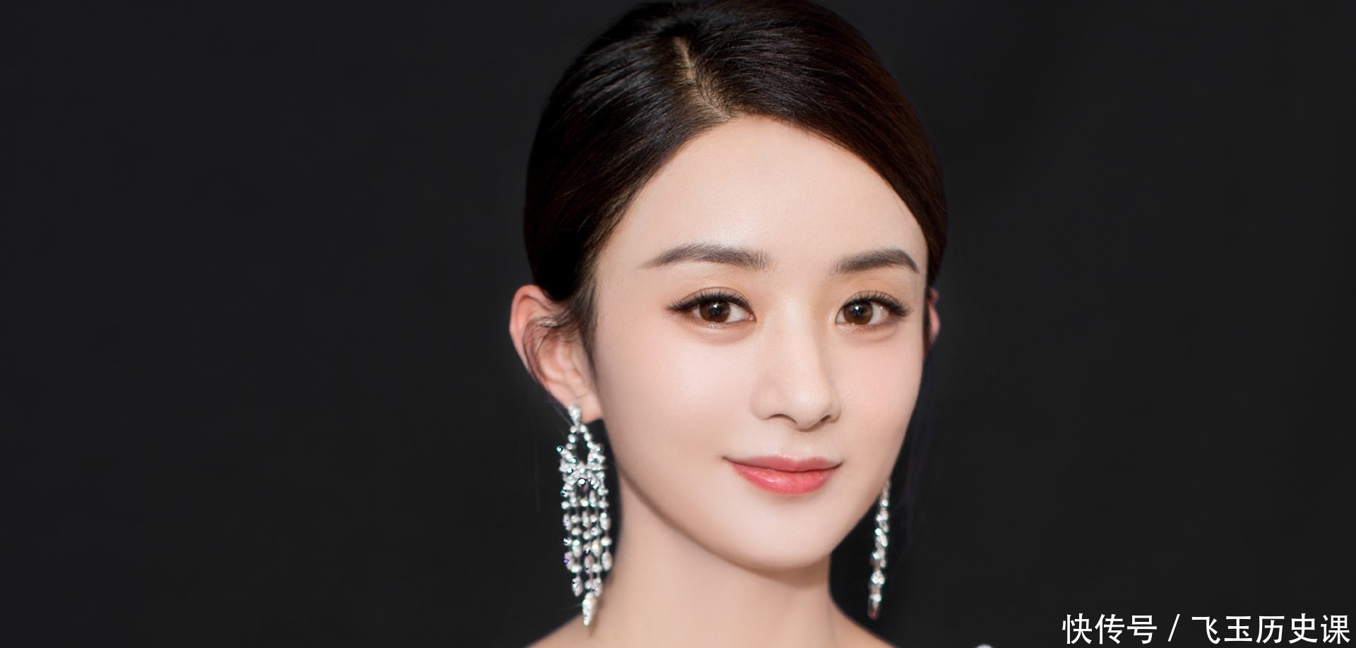 吴磊 赵丽颖离婚后综艺首秀,与何炅大方牵手,状态未受离婚影响