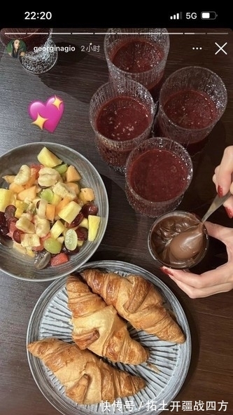 驯鹿|有钱任性!C罗未婚妻带4娃北极“烤火”,与11岁迷你罗亲密合照