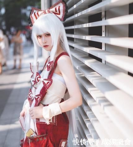 射击游戏|初中小太妹cos藤原妹红,全网都盯着她“鞋拔长腿”,咋做到的