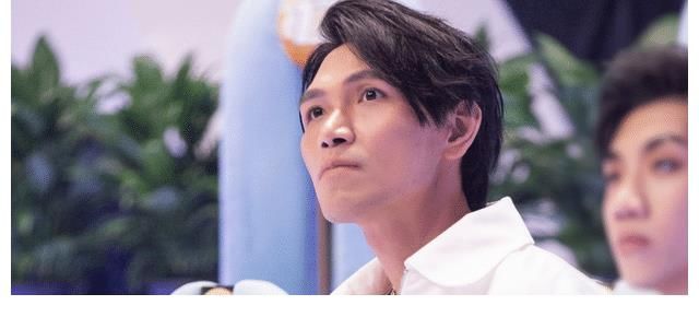 《追光吧》初舞台全曝光，刘也唱跳很稳，尚九熙唱二手玫瑰的作品