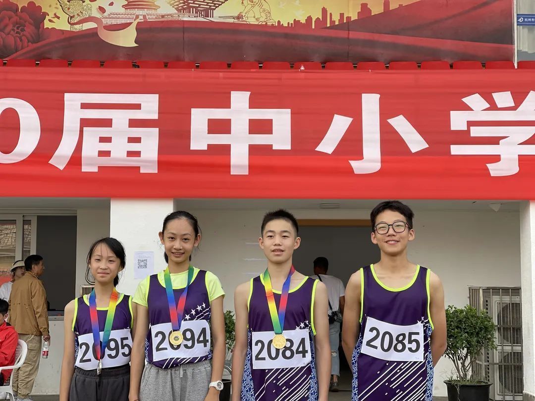 跑步|为了拼这场比赛,这位初三姑娘刚刚剪下了1.5米的长发