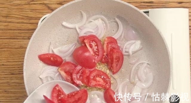 分享一款孩子爱吃的椰奶咖喱虾，风味浓郁，营养美味的育儿菜肴