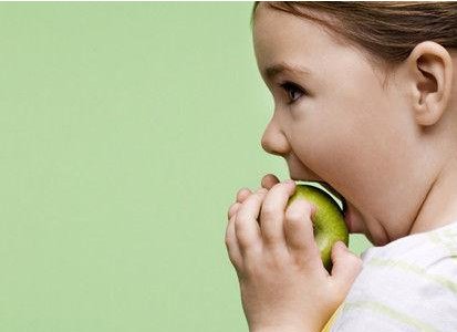 维生素|宝宝吃生苹果好 还是蒸熟的苹果好