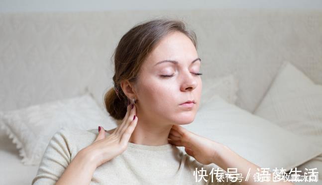 医生|脖子又疼了，小心颈椎病悄悄找上你，医生强调，不能随意按摩