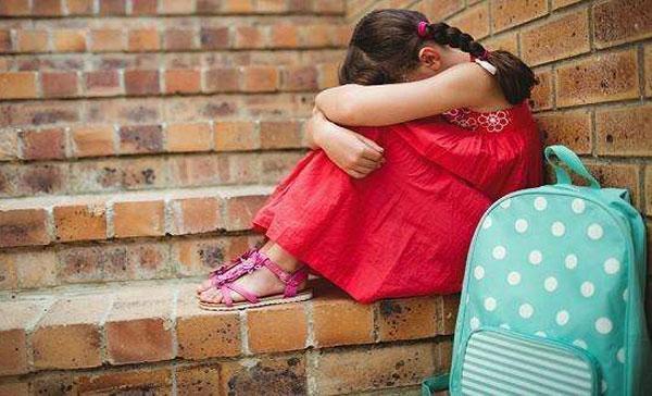 自卑|孩子的这3种行为,其实是“自卑”的表现,很多家长还在沾沾自喜