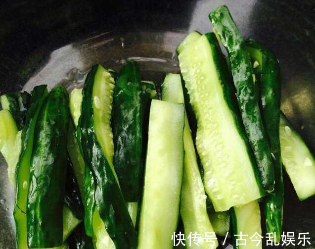 腌制|黄瓜怎么腌制才好吃?老妈用了20年的配方,香辣脆嫩,好吃不上