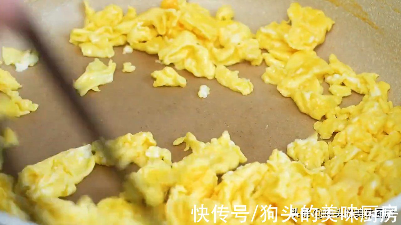 懒人早餐我就服这个做法，不揉不擀面，几分钟做一锅，酥脆鲜香