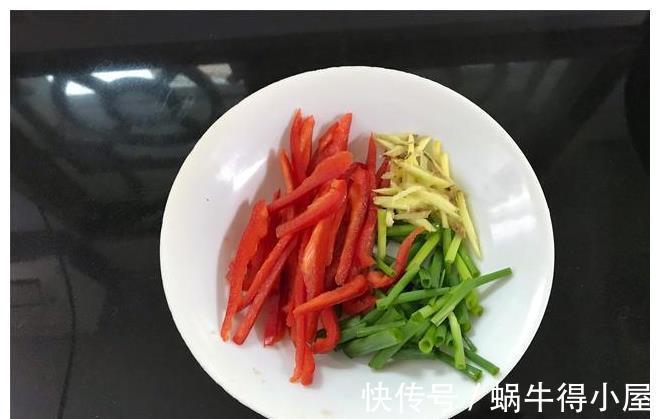 老少皆宜|红烧带鱼好吃有诀窍，多加一料，肉质鲜嫩不腥，上桌连汤都不剩