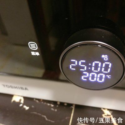 ??简单零失败好吃到吮手指的蜜汁烤翅?