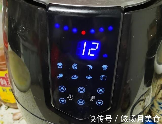 在家用空气炸锅制作简易版蛋挞，美味又简单！