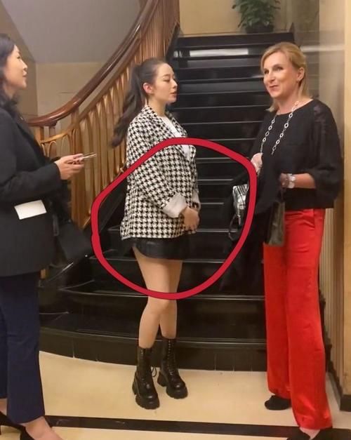 怀孕|吉娜怀孕后首次露面！肚子大了很多，腰也胖了一圈