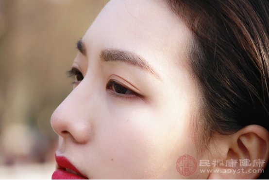 眼睛周围的脂肪粒怎么去除