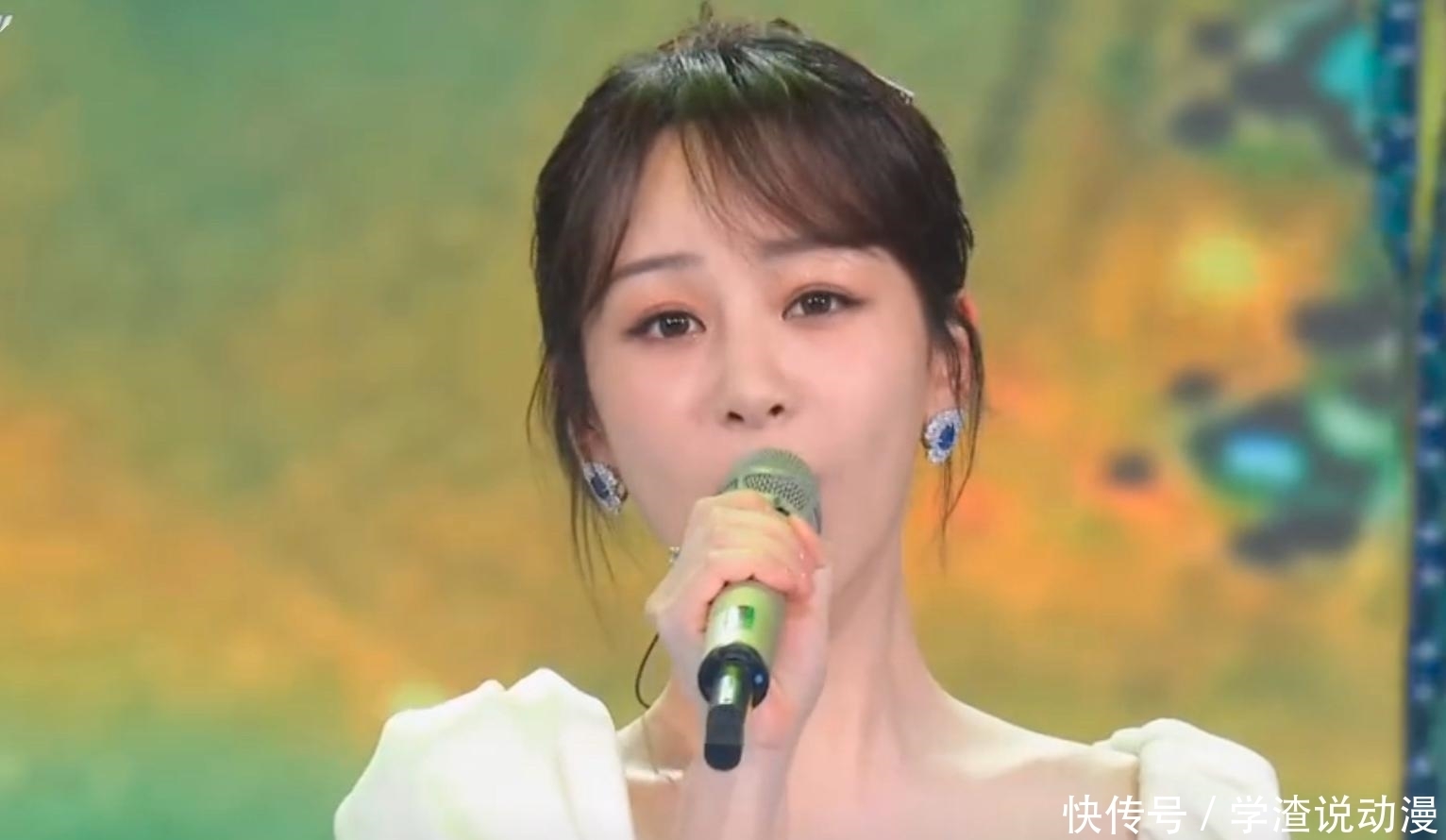 五四晚会:李佳琦镜头被剪,合唱只剩下30秒,龚俊,吴磊疑似假唱