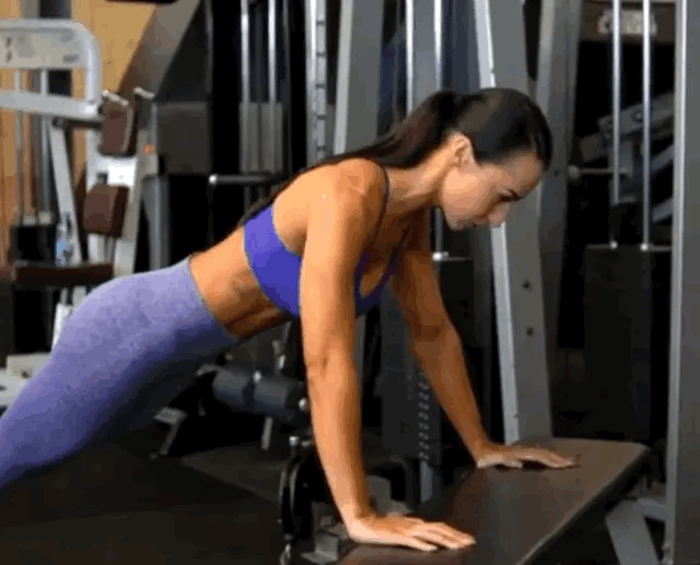 双脚|30岁辣妈饱满身材魅力十足,犹如20岁少女,宝妈如何恢复身材?