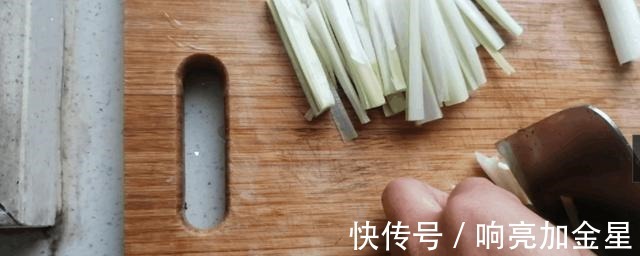肉丝怎么炒才能“不塞牙”巧用4步3窍门，吃肉像吃豆腐一样嫩滑！