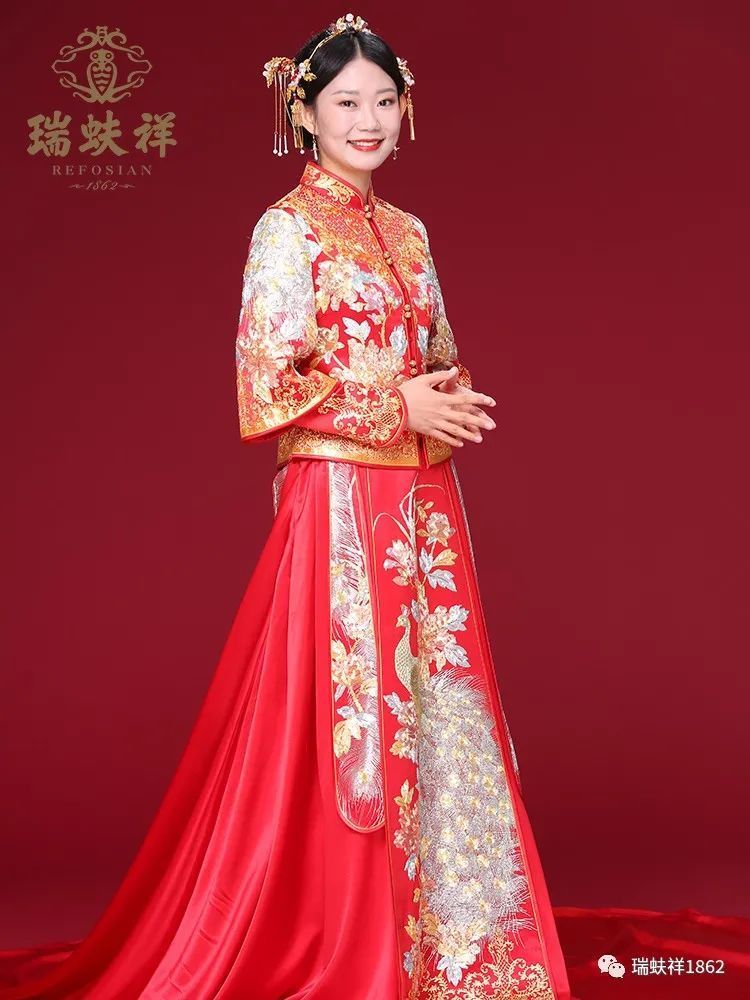 高级定制中式婚服，让您成为全场最美的新娘！