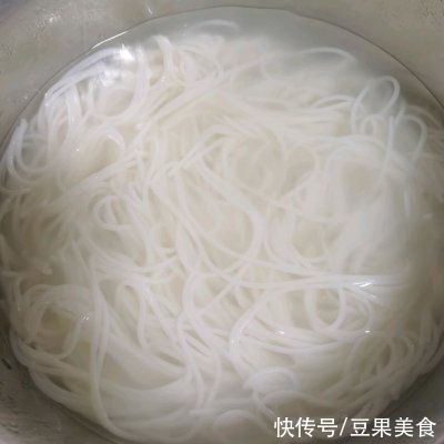 泡米粉|这是海鲜炒粉最正宗的做法，好吃到爆