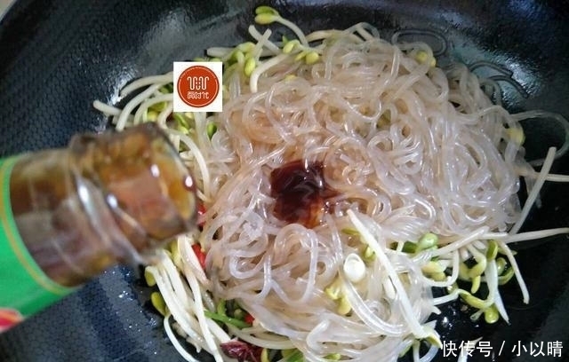 我家炒粉条特别好吃，酸辣有劲，干爽有韧性，全程不加一滴水哦！