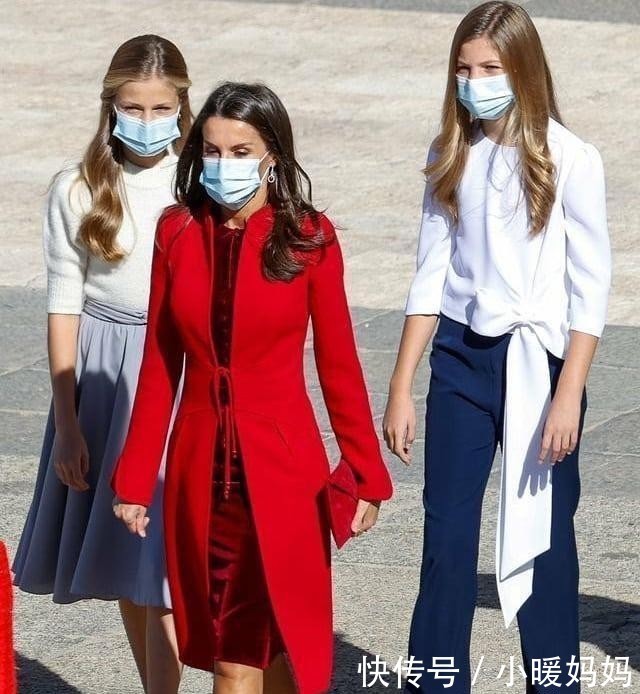 姐妹花|这朵西班牙姐妹花很少见,劳拉的蓝色连衣裙和她姐姐一样高