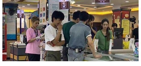 宁静|黄晓明自曝三年前，就想邀请宁静来《中餐厅》，只不过当时被拒绝