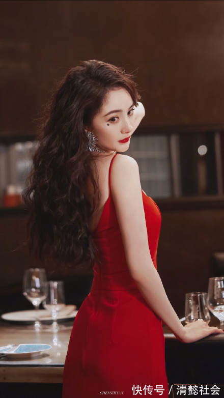 卷发 还在苦恼聚会发型?blackpink示范5种让你成为全场焦点的发型