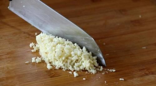 豌豆苗这样做比炒着好吃 口感脆嫩爽口 做法简单家常 还省事 快资讯