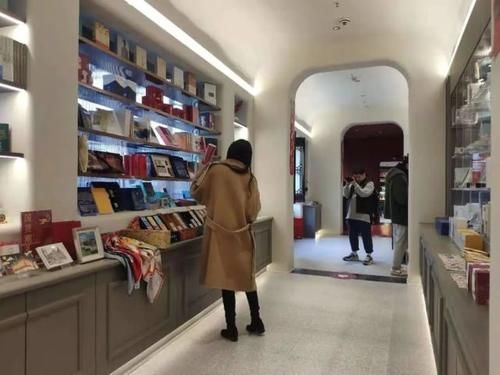 实探！从大隐书局的窗口能够欣赏到豫园的美景