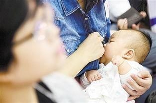 年轻妈妈餐厅哺乳被骂，如何看待公共场合给孩子哺乳的女性？