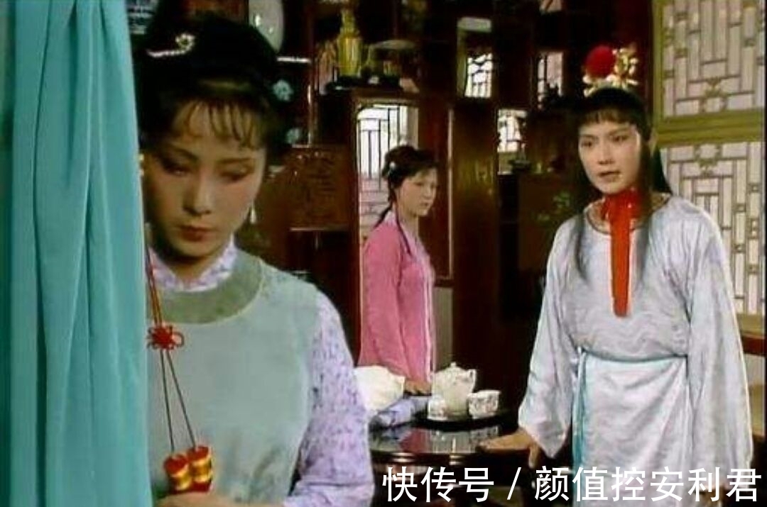 怡红院里&《红楼梦》:袭人探亲回家,晴雯这三个细节显示了她的“野心”!
