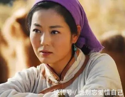 胡杨女人|为什么总演农村大姐胖婶王茜华自曝当年被梅婷抢角，难忍泪水