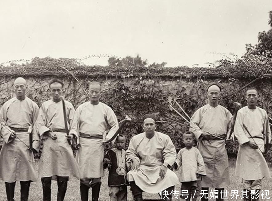 留影旧照|晚清老照片：美丽惊艳的正室夫人，清俊帅气的年轻士兵！