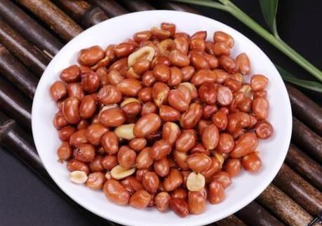 炒花生米,掌握3点小技巧,花生米香酥脆,不糊不黑少油更健康